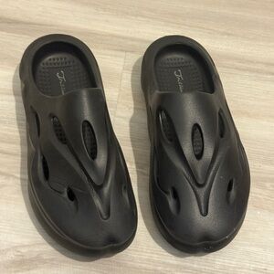 Trillium Black Women's Sandals